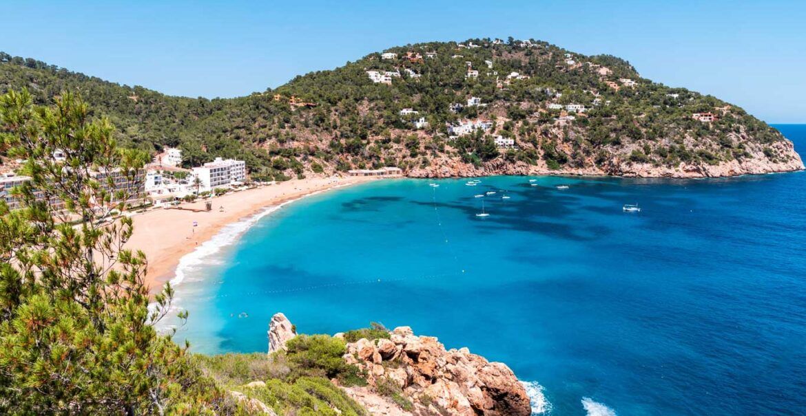Mejores destinos para viajar con amigos, Ibiza en España