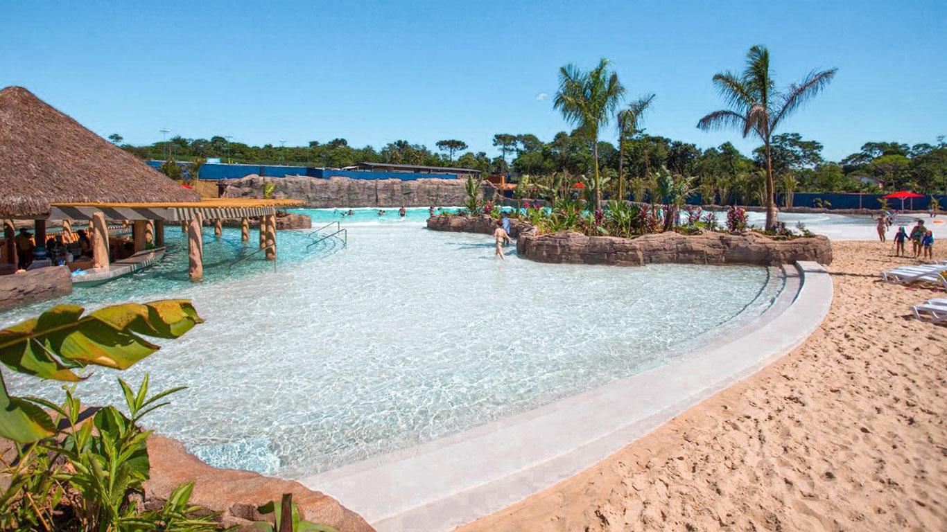 Mabu Thermas Grand Resort Pool in Foz